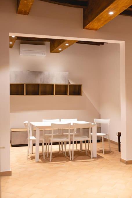 Cozy And Charmin 3Br Apartment Steps By Duomo Firenze Bagian luar foto