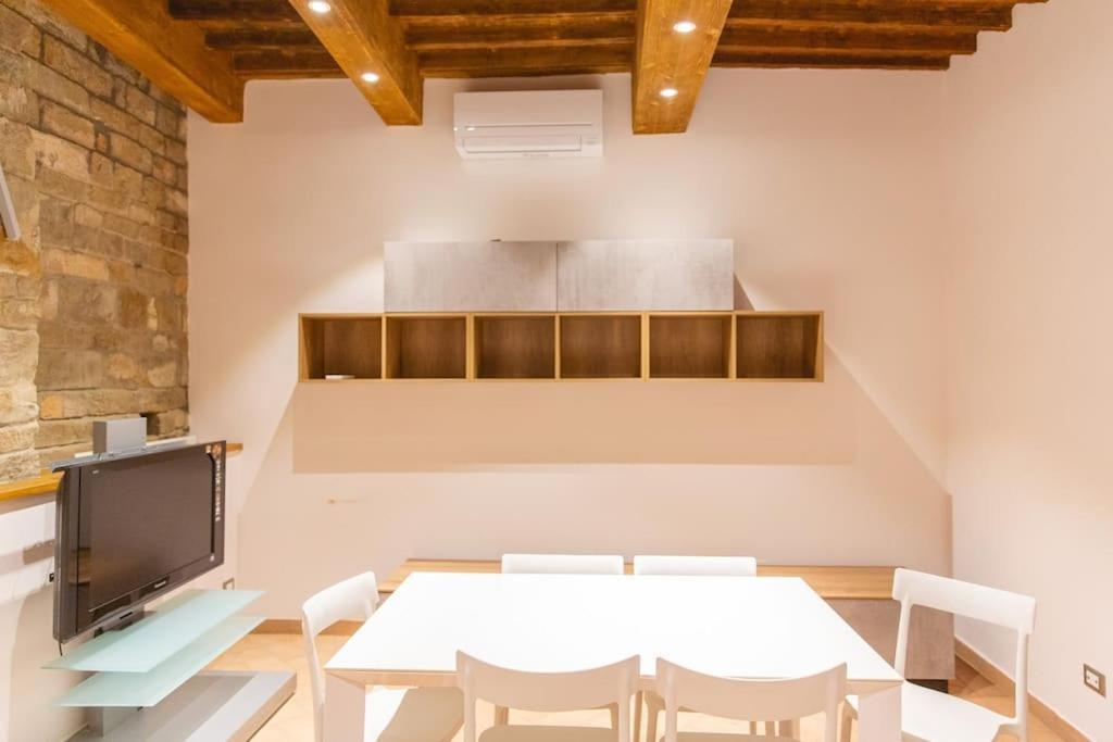 Cozy And Charmin 3Br Apartment Steps By Duomo Firenze Bagian luar foto